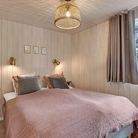 בית נופש 12 Bedroom Beautiful In