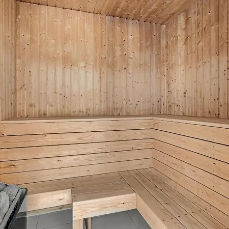 In With Sauna Nyaraló *