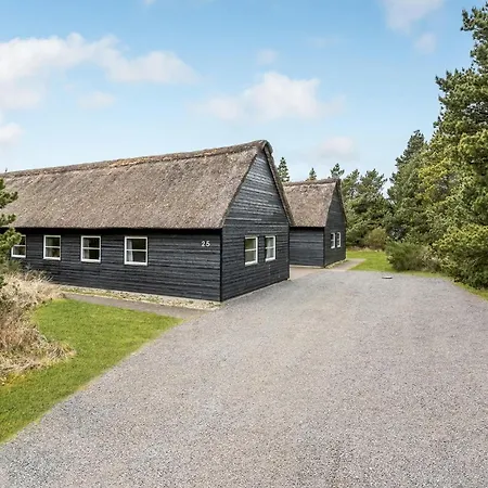 12 Bedroom Beautiful In Semesterbostad *