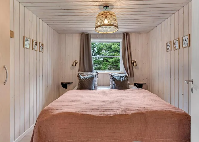 12 Bedroom Beautiful In Semesterbostad