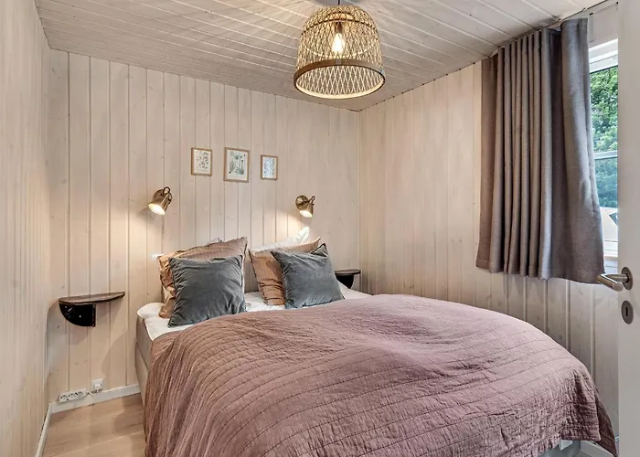 12 Bedroom Beautiful In Semesterbostad *