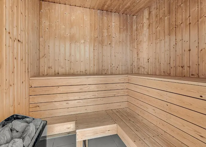 12 Bedroom Beautiful In Semesterbostad *