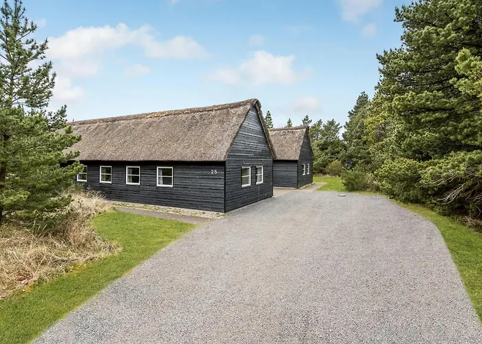 12 Bedroom Beautiful In Semesterbostad *